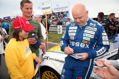 Succes har sin pris, og for John Nielsen betyder det 65 kilo ekstra vægt i Team Essex BMW'en til Grand Prix Danmark.